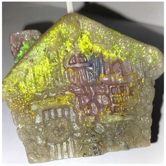 Hand crafted limited edition Gingerbread house candle - Picture 4 of 5